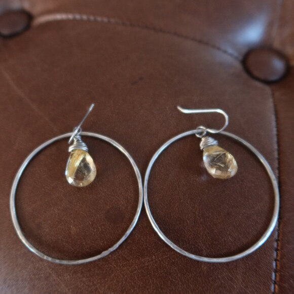 Faceted teardrops green/yellow stone&sterling silver front facing hoop earrings - Picture 1 of 16